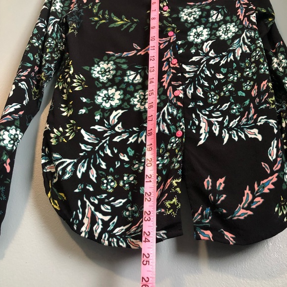 💰3 for $30💰 H&M Floral Back Button Blouse - Picture 8 of 9